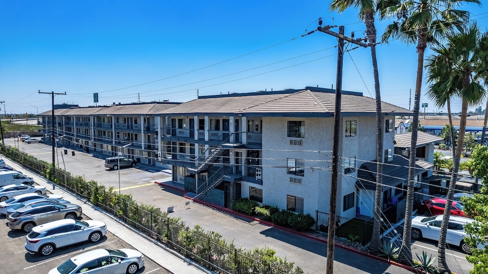 Morada Inn and Suites 2/55