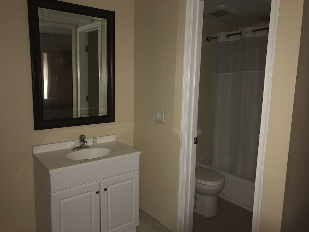 La Fontana Motel 6/16