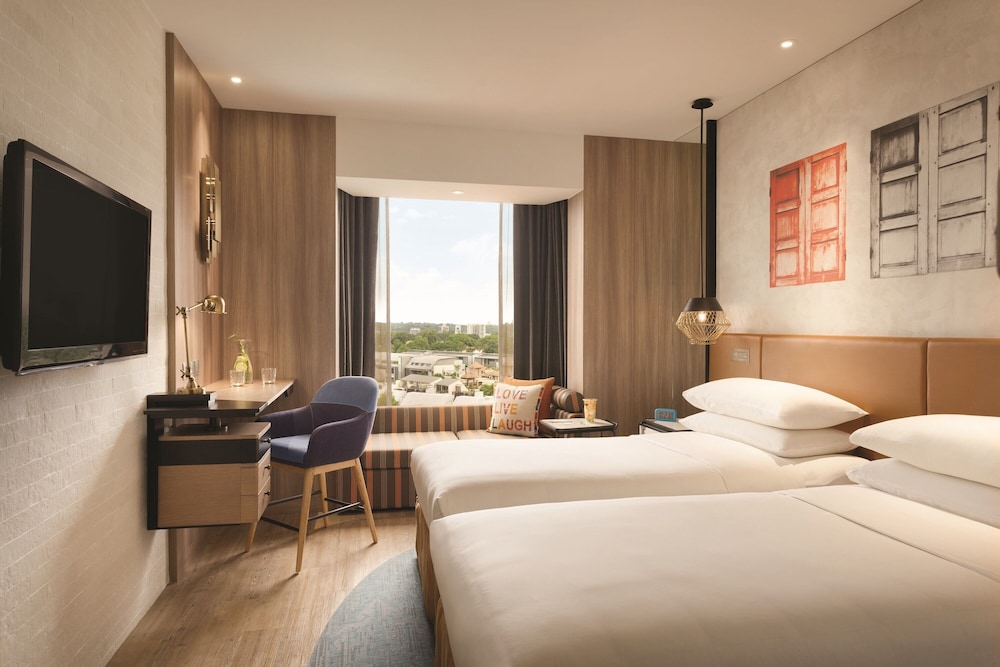 CLUB, TWIN BEDS