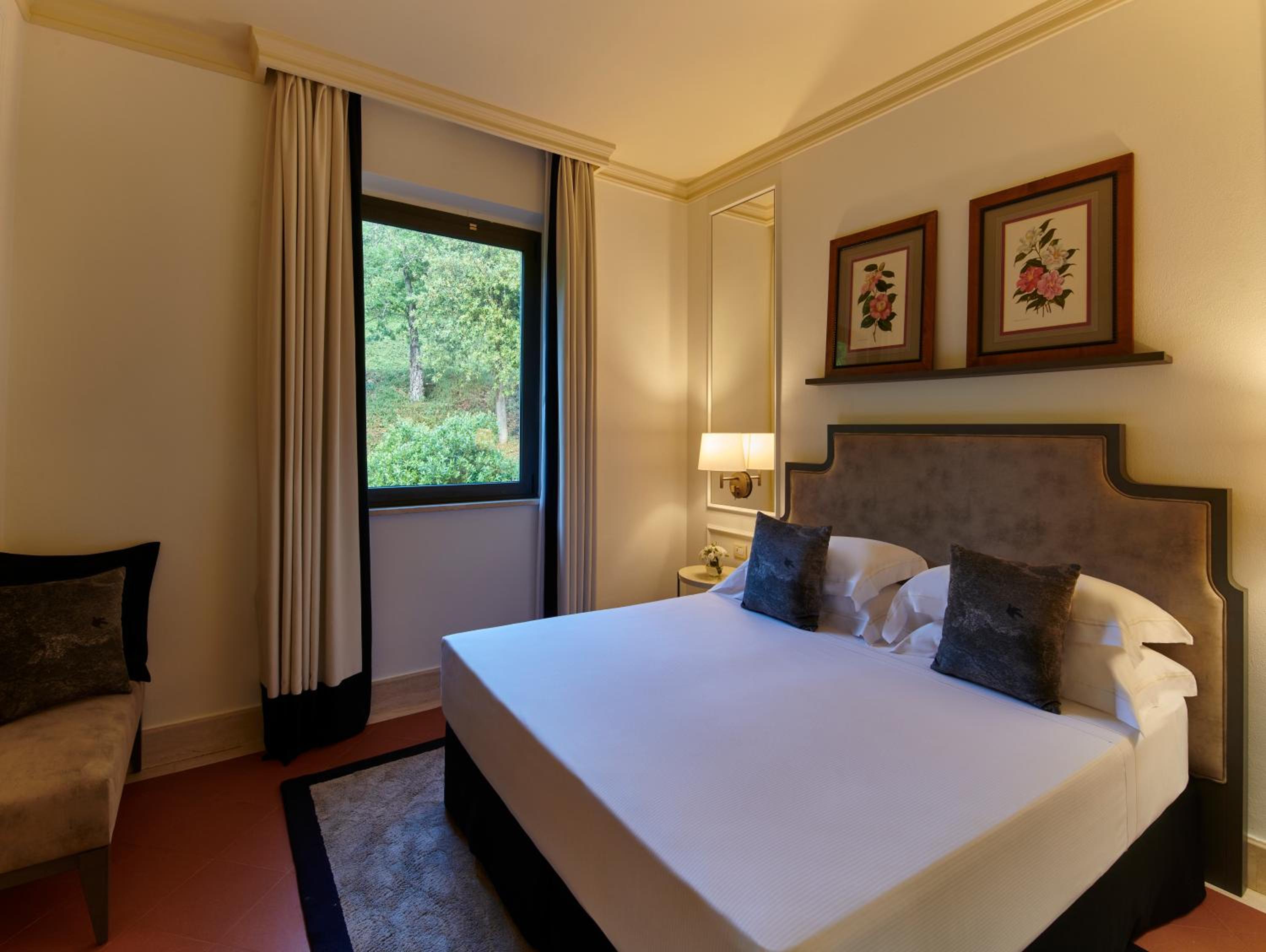Superior, Queen Bed