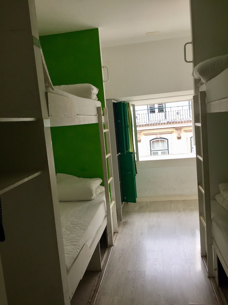GOLDEN TRAM 242 LISBONNE HOSTEL 18/25