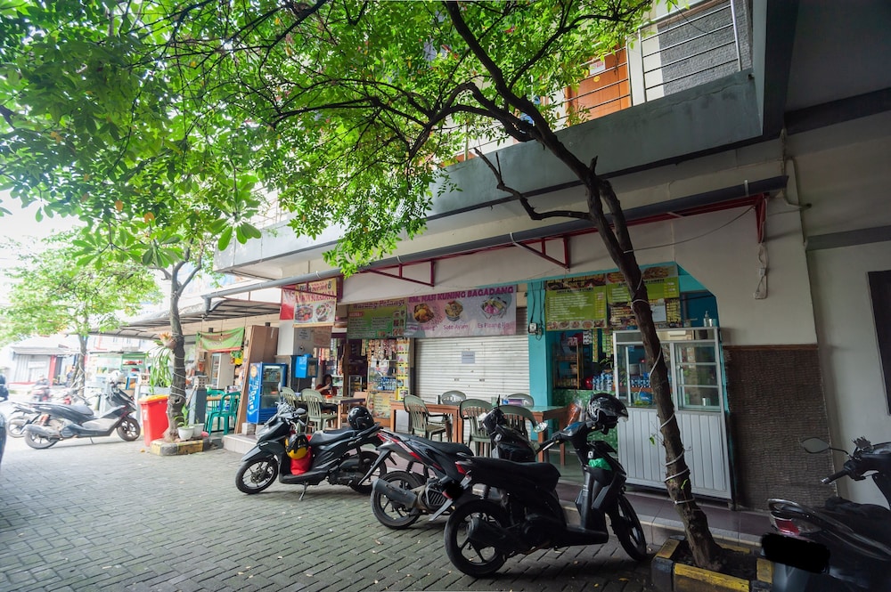 Reddoorz Plus Near Universitas Indonesia 44/50