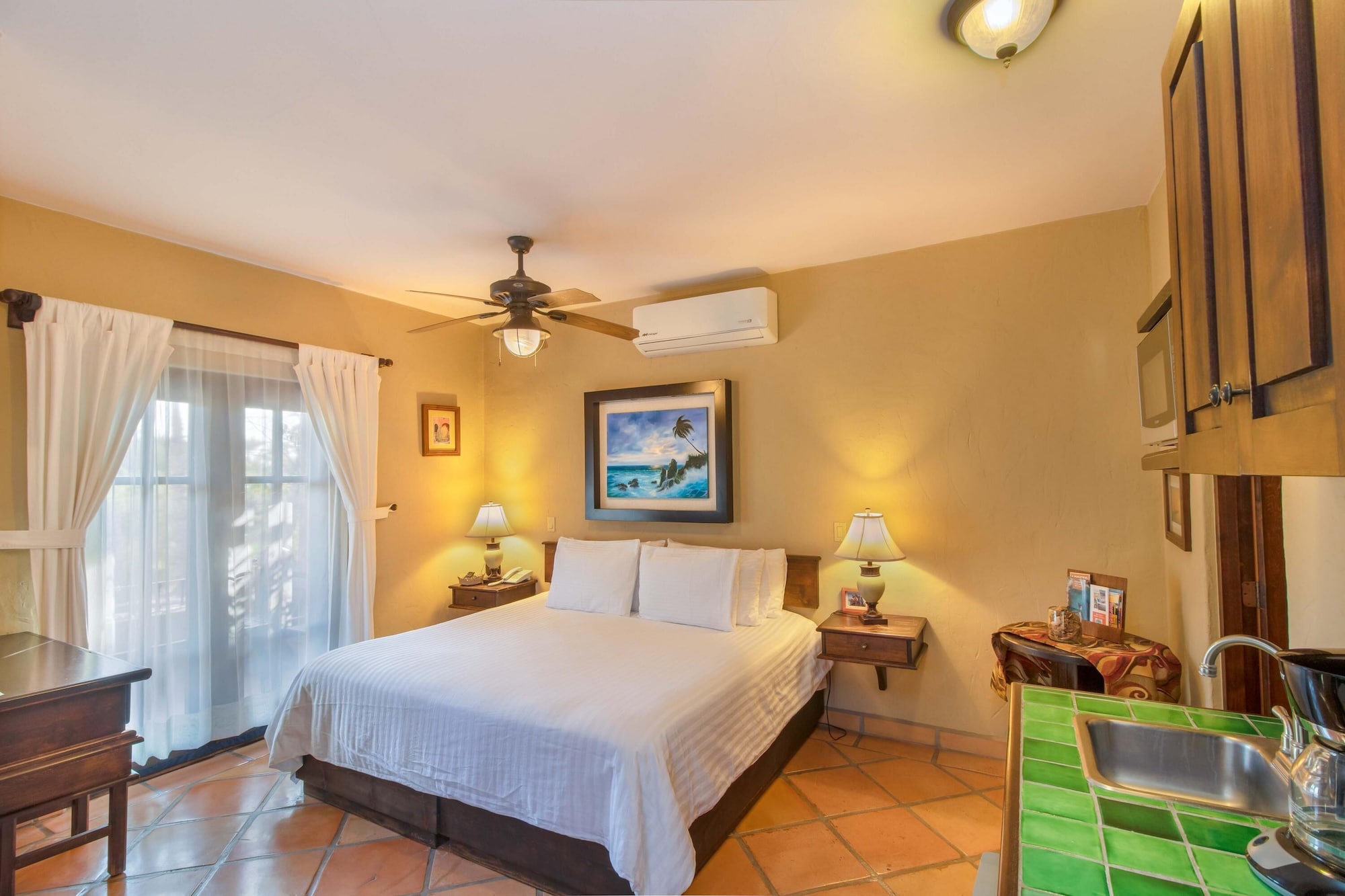 Suite, King Bed, Balcony or Terrace, Kitchenette, High Floor، Posada Del Cortes Hotel 4/9