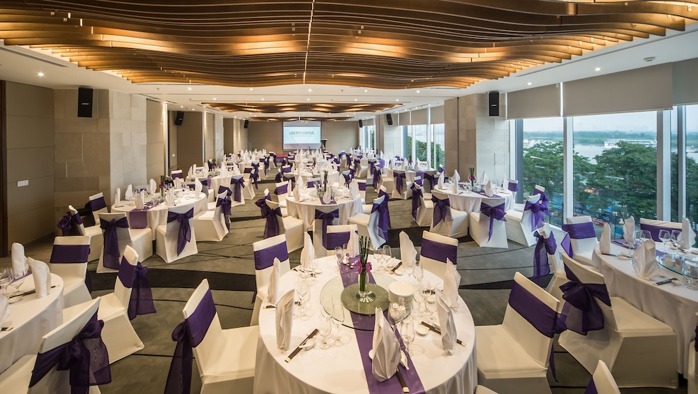 Liberty Central Saigon Riverside Hotel 53/67