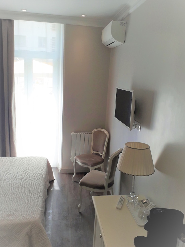 Hotel Oasis 25/31