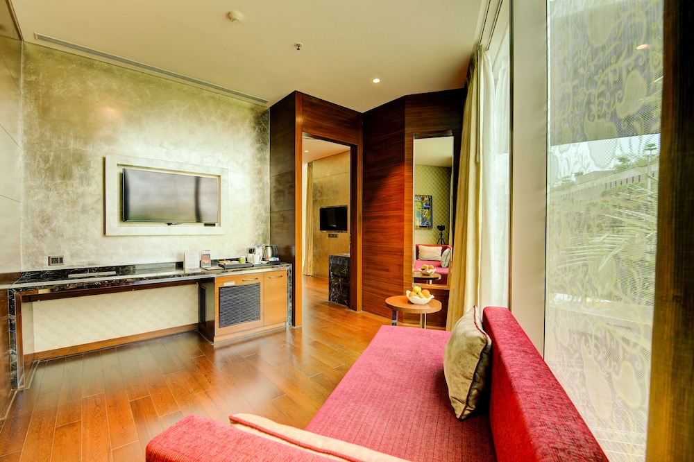 Niranta Airport Transit Hotel & Lounge Terminal 2 Arrivals 42/78