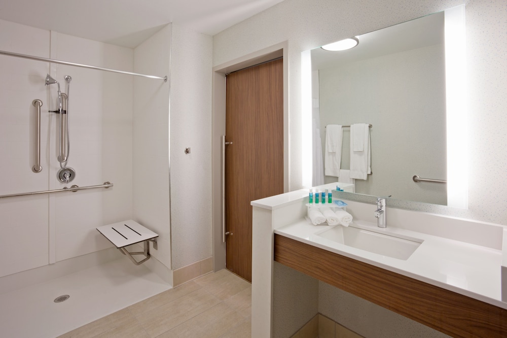 Holiday Inn Express And Suites Des Moines Downtown 15/55