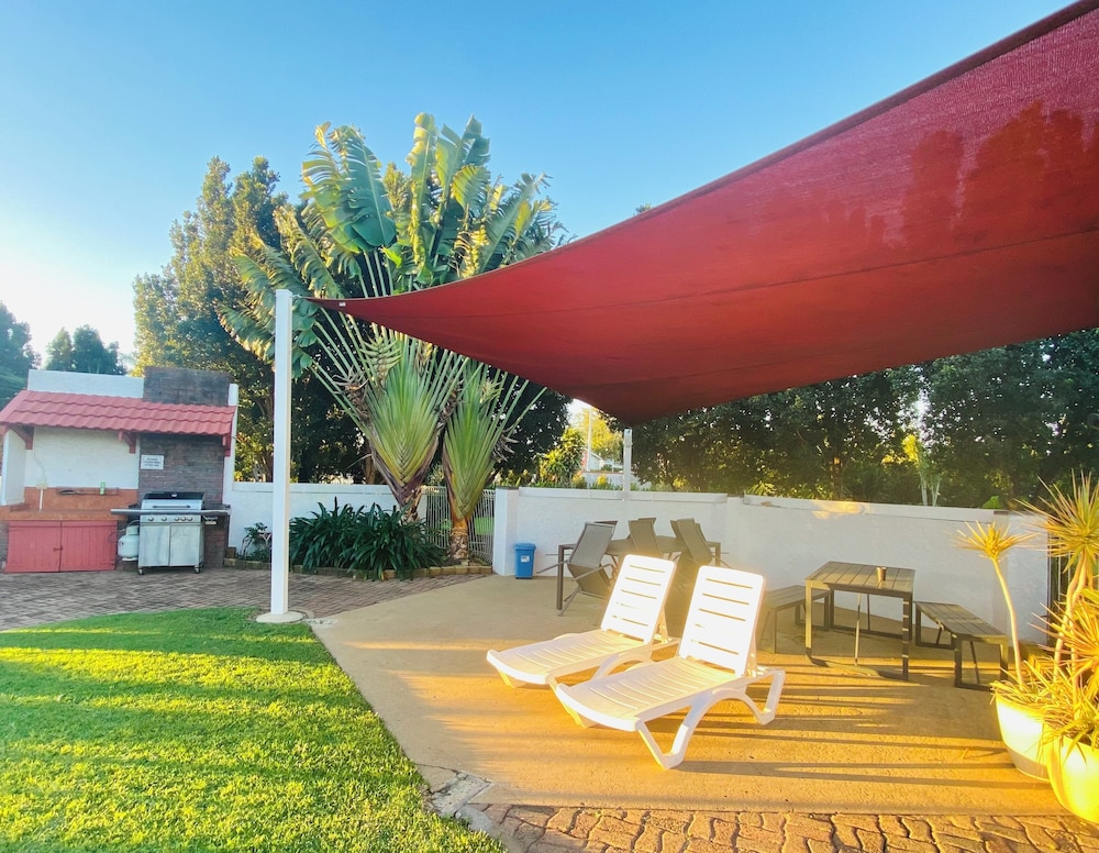Bundaberg Spanish Motor Inn 24/33