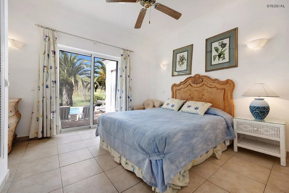 Villa, 1 Double and 4 Single Beds