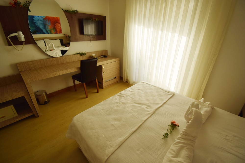 Cengiz Kaan Hotel 18/30