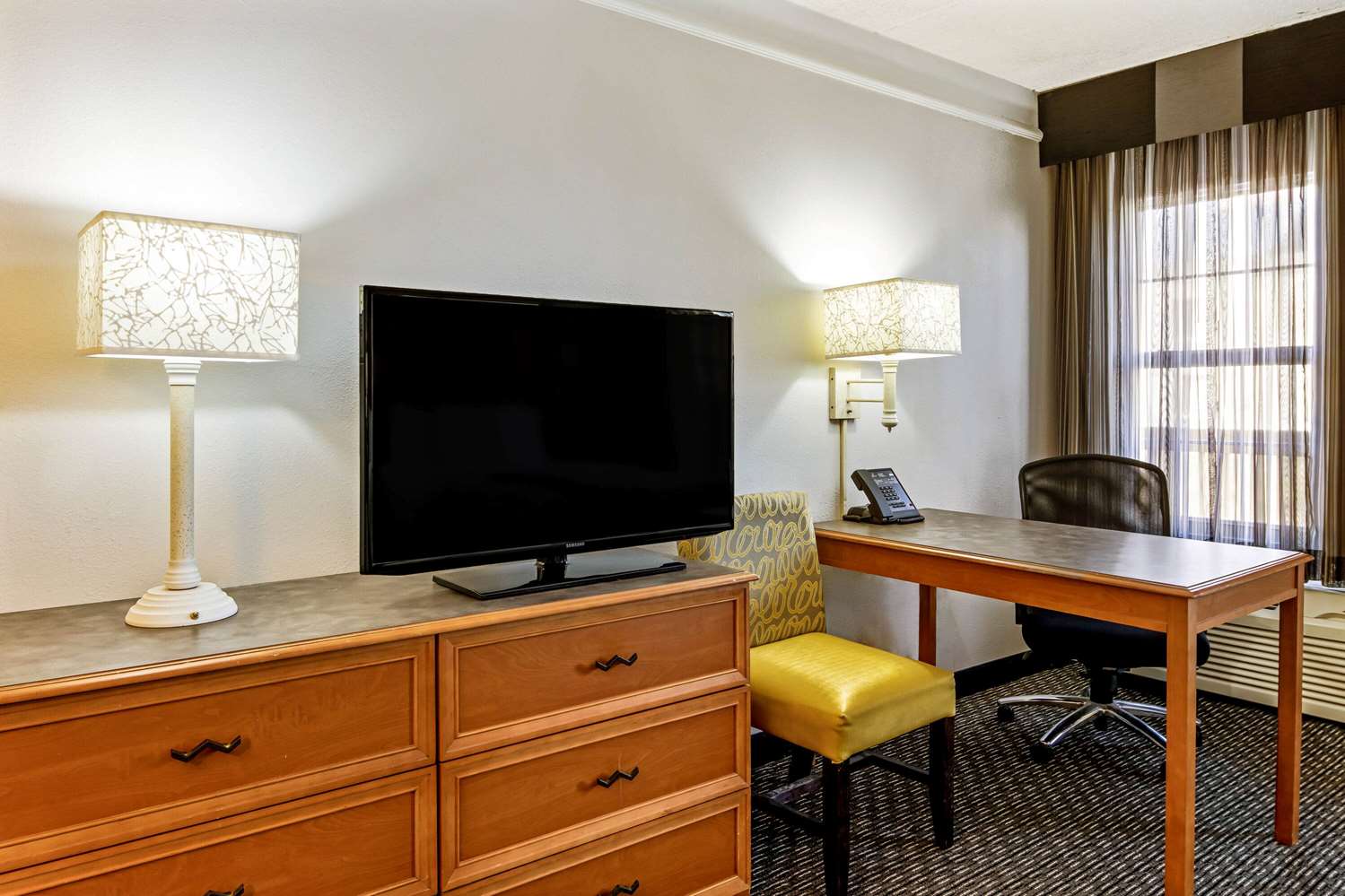 La Quinta Inn Suites Macon 42/45