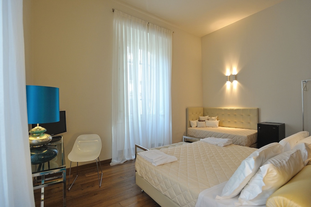 ROOM, TRIPLE, DUOMO VIEW