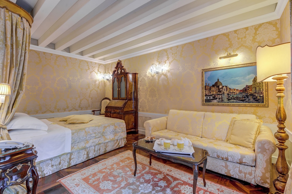 JUNIOR SUITE, GROUND FLOOR