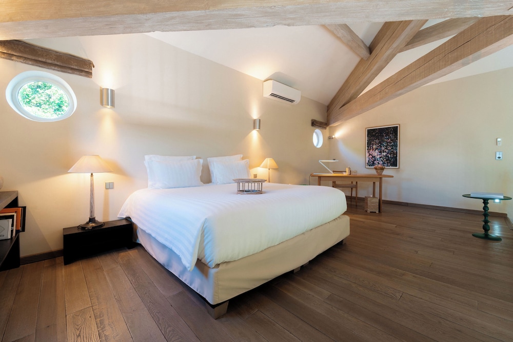 Pool, Suite, King Bed