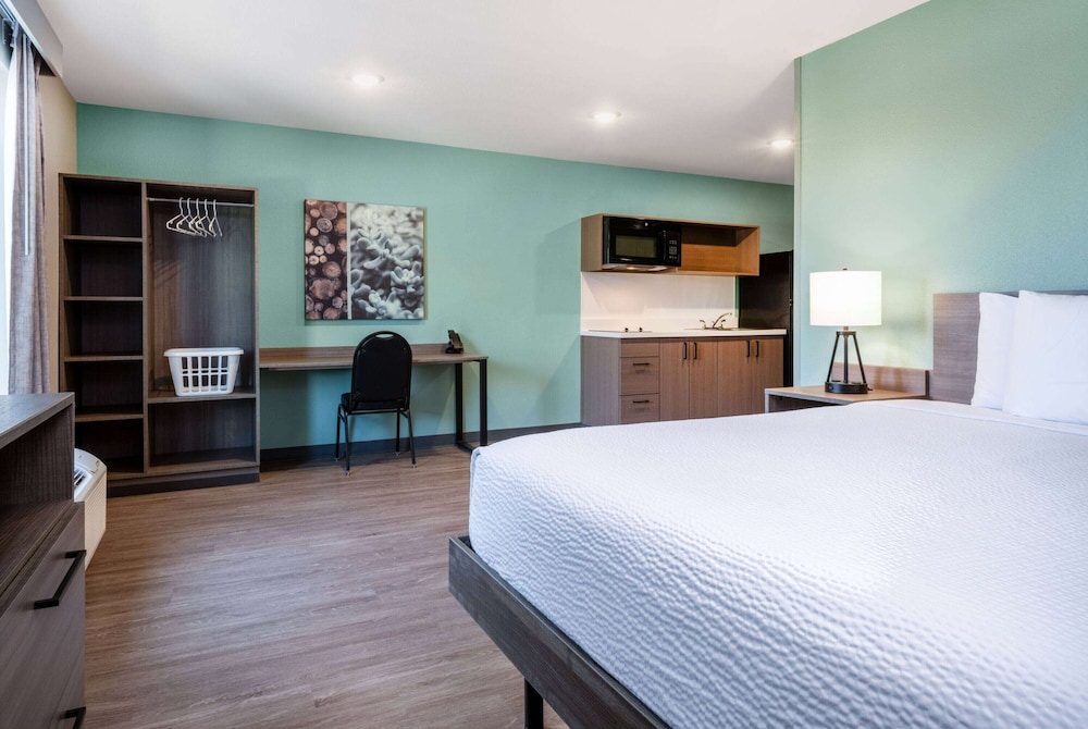 ECHO Suites Extended Stay by Wyndham Johnson City Medical CR 18/69