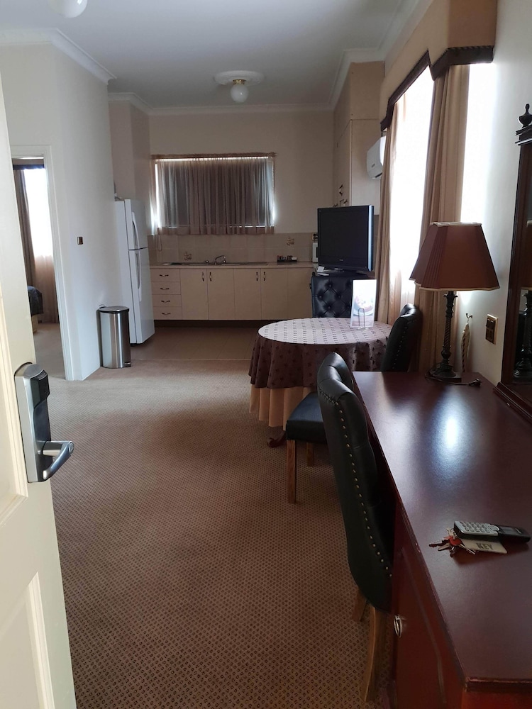 AUSTRALIAN HERITAGE MOTOR INN 24/33