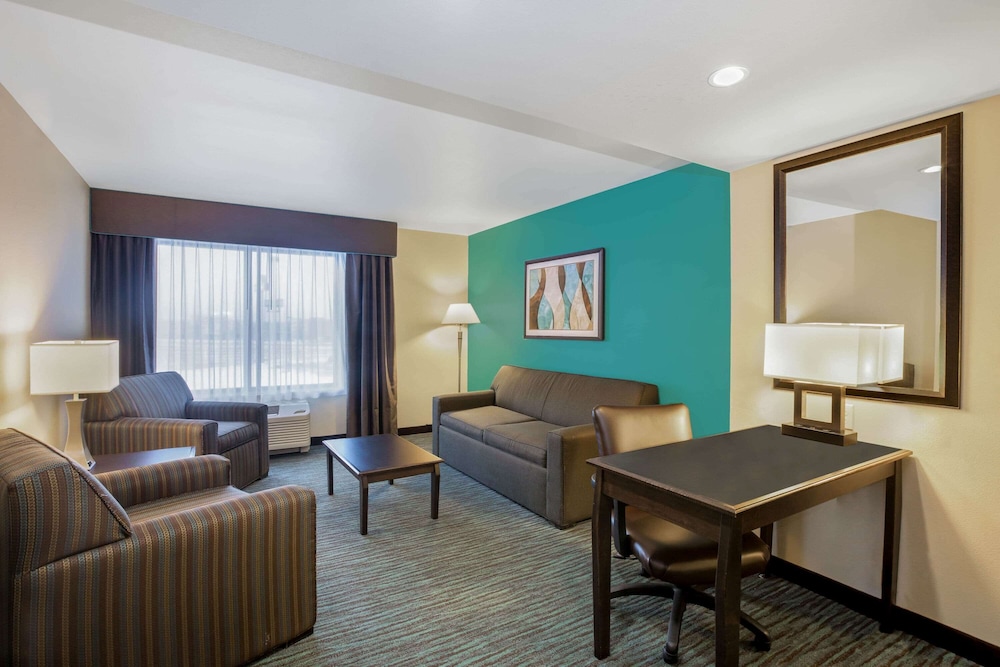 La Quinta Inn Suites By Wyndham Sioux Falls 37/55