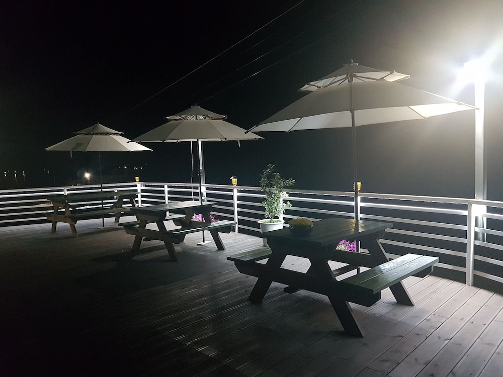 Tongyeong Pungcha Maeul Iris Pension 33/50