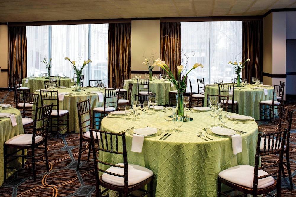 The Plaza Hotel Columbus at Capital Square 31/50