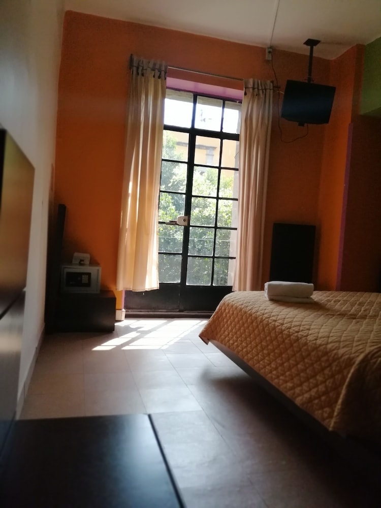 Amigo Suites Hotel 35/43