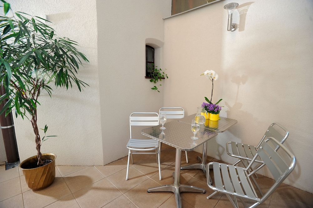 Petr Hotel 36/54