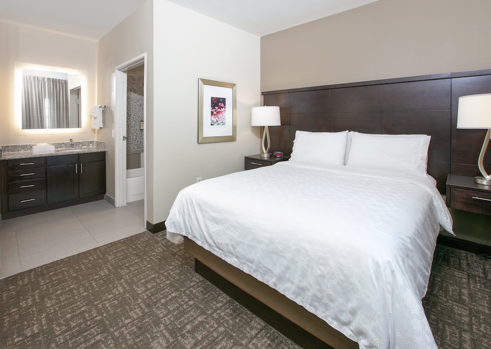 1 BEDROOM, SUITE, KITCHEN