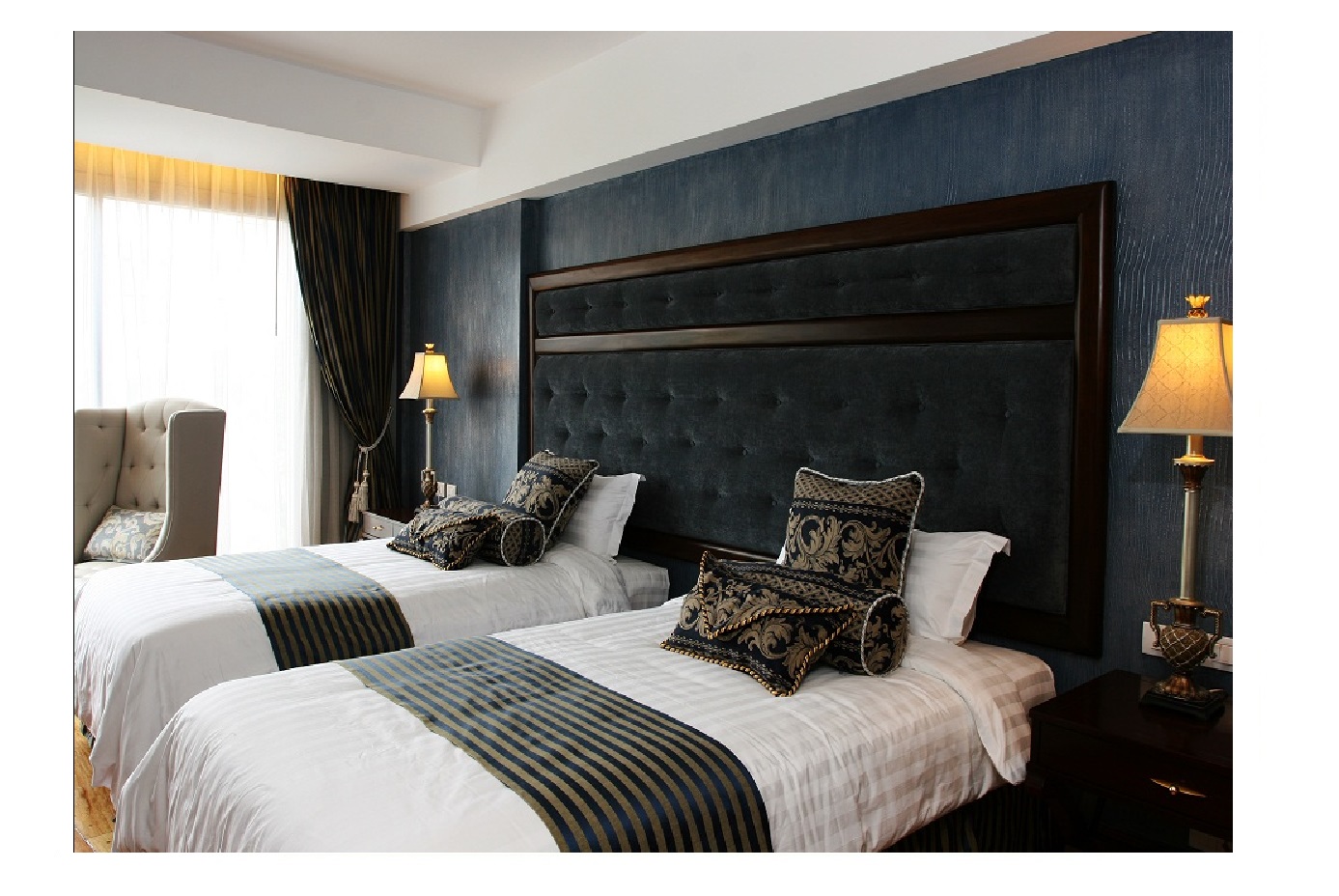 DELUXE, TWIN BEDS