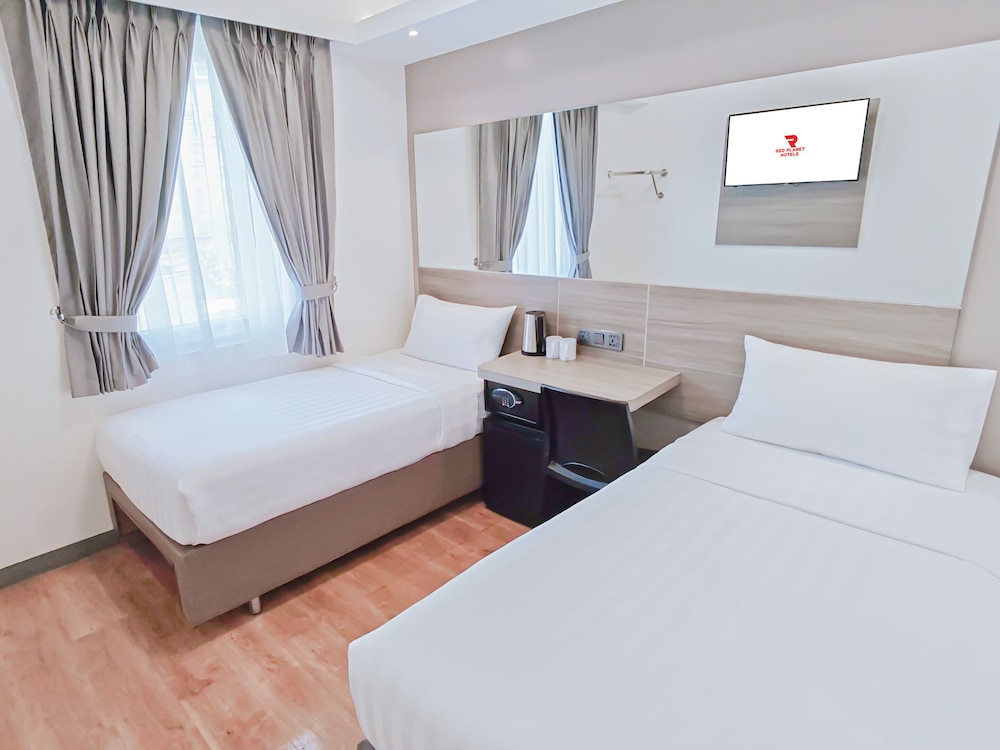 CITY, TWIN BEDS