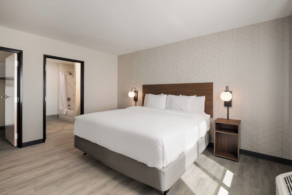 Everhome Suites San Bernardino - Loma Linda 27/59