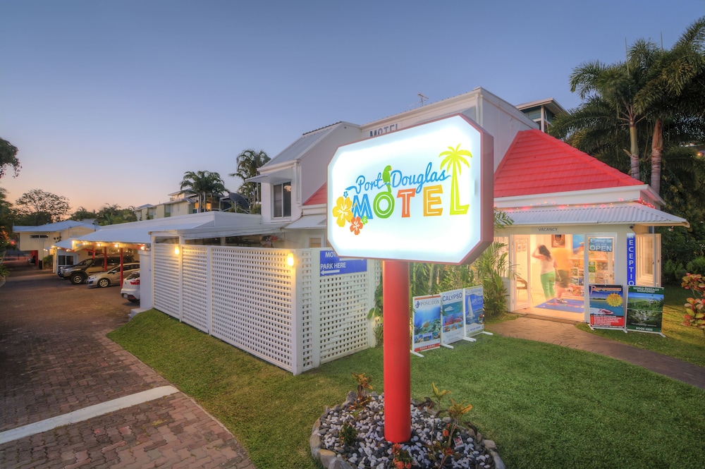 PORT DOUGLAS MOTEL 2/73
