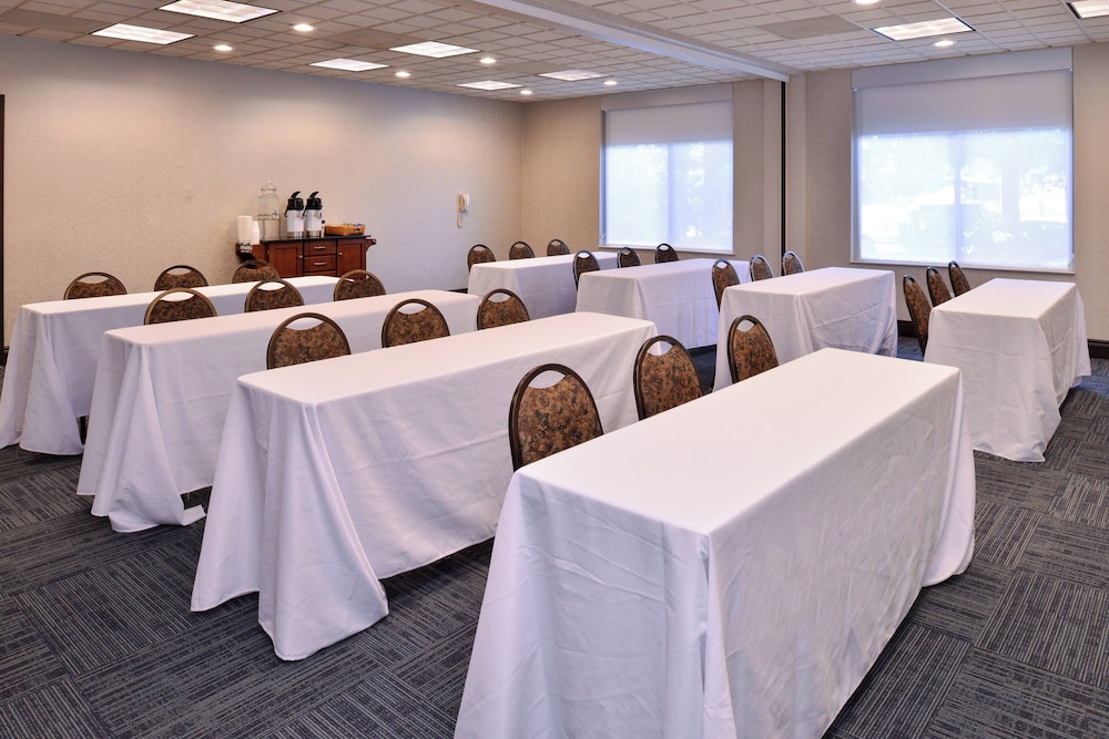 Holiday Inn Express Portland West/hillsboro, An Ihg Hotel 65/73
