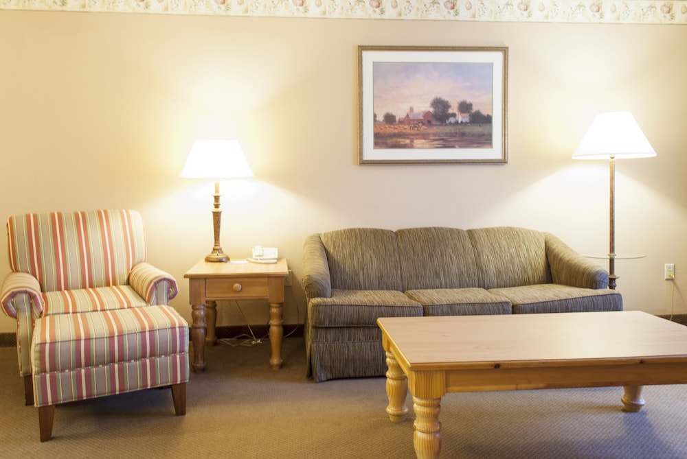 Country Inn & Suites by Radisson, Cedar Falls near University 27/39