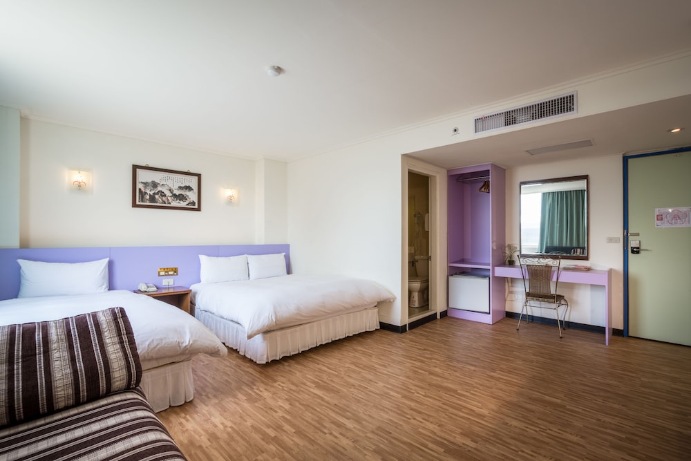 Apple Hotel 7/41