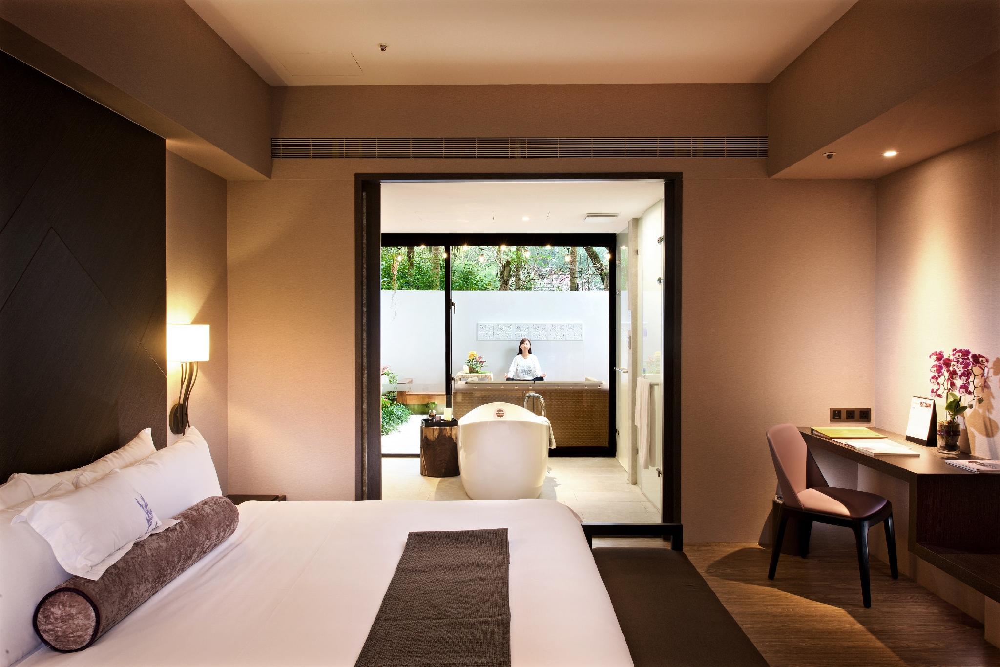 Garden, King Bed