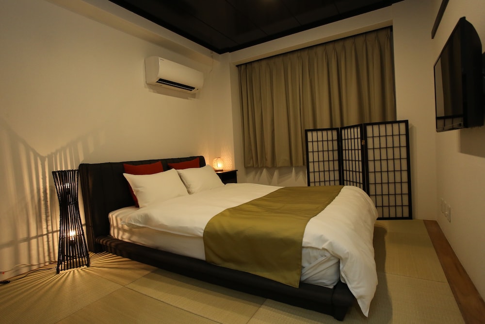 Rozy Hotel Namba 24/63