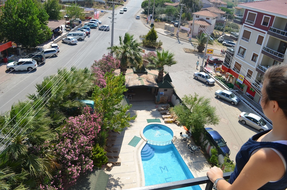 Megas Hotel 36/45