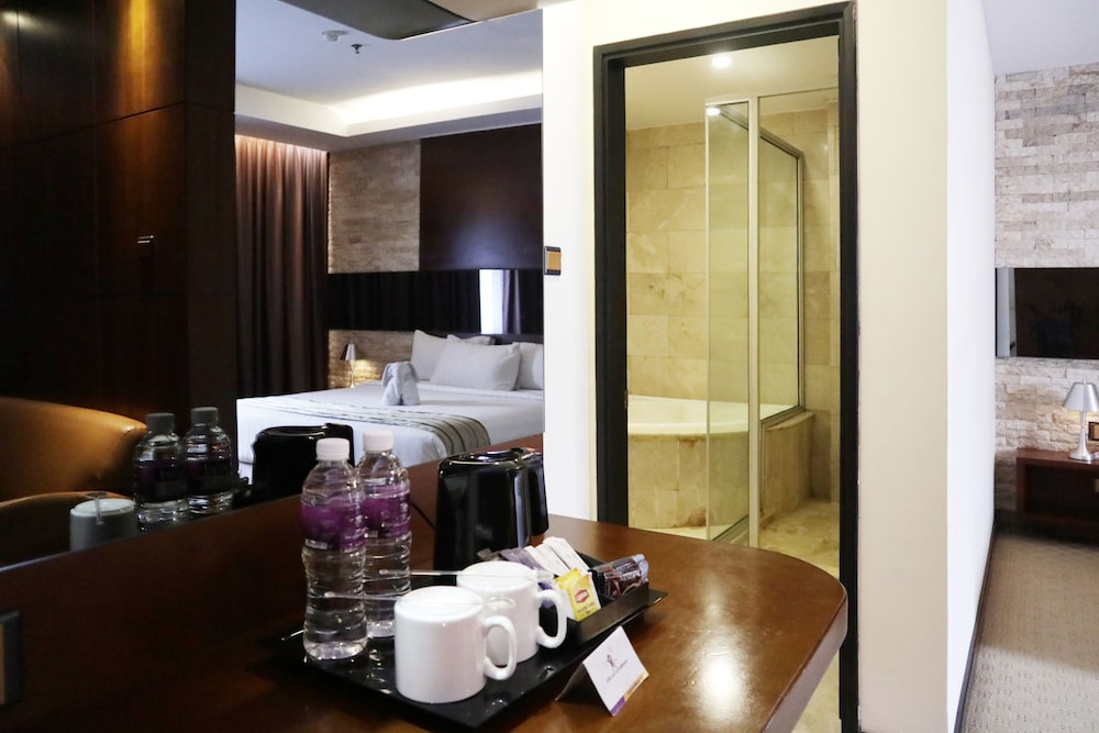 Fox Hotel Nagoya Batam 25/69