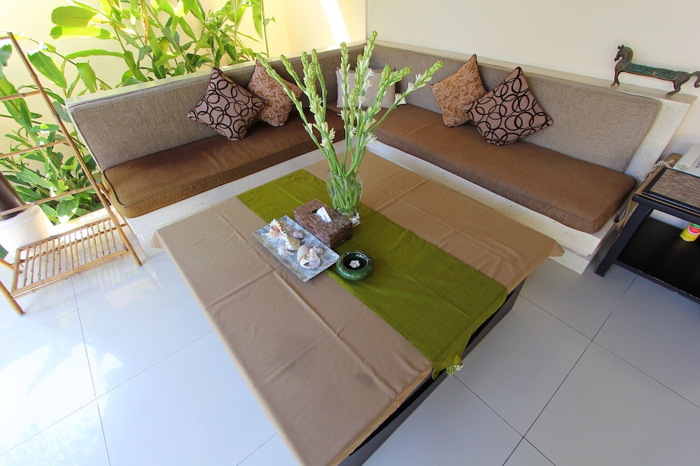 Heliconia Villa 10/77