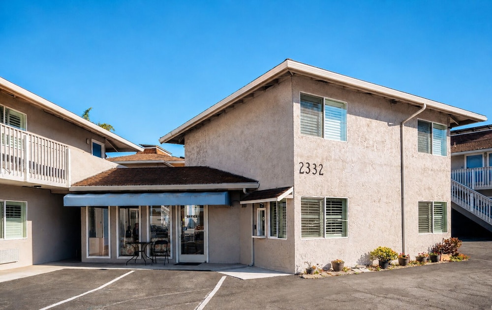Pacific Inn Monterey 39/49