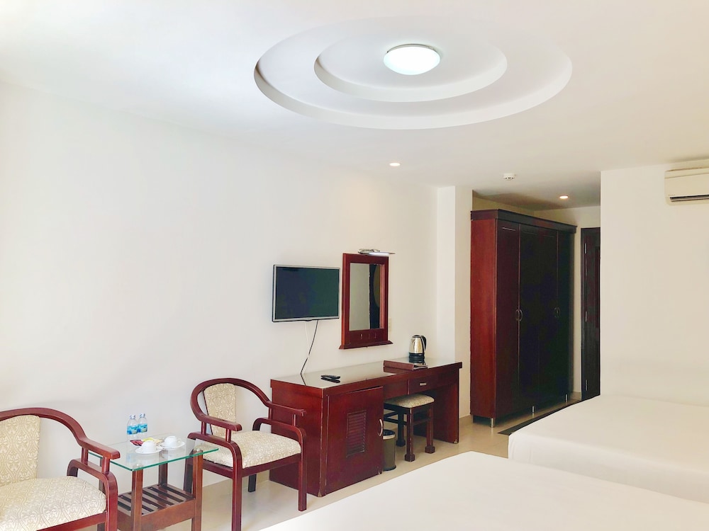 Sunny Hotel 42/54