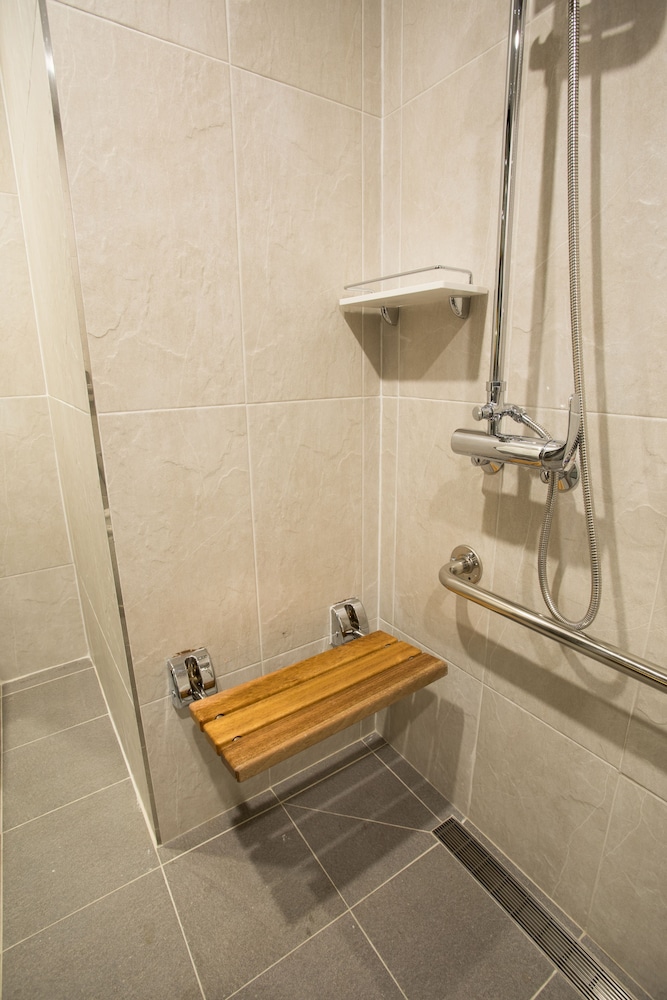 Shinchon Touch Hotel 22/24