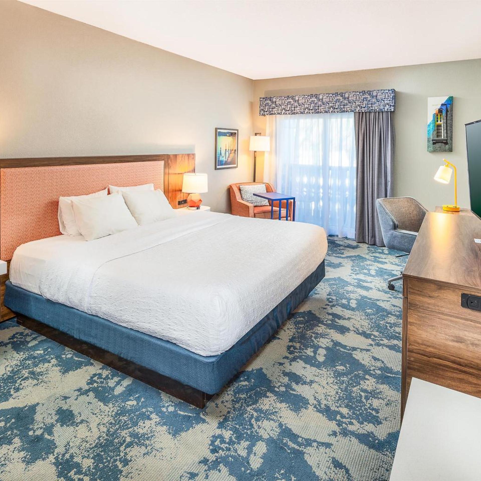 Room, King Bed, with View, Patio