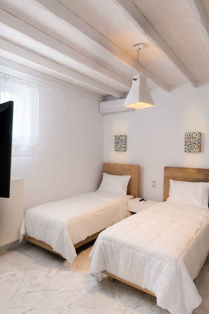 2 BEDROOMS, ROMANTIC, VILLA, POOL SIDE, KITCHEN
