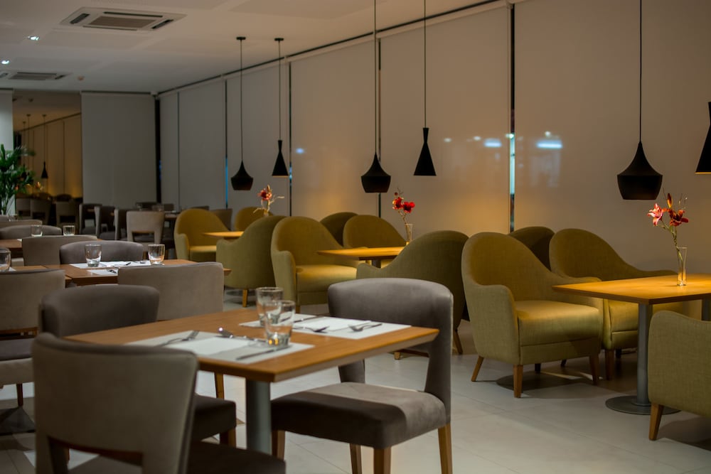 Caseros 248 Hotel 37/42
