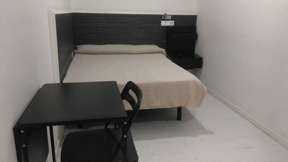 Hostal Jq Madrid 1 12/34