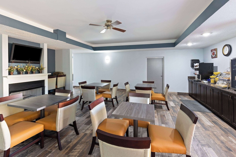 Baymont by Wyndham Creedmoor 34/47