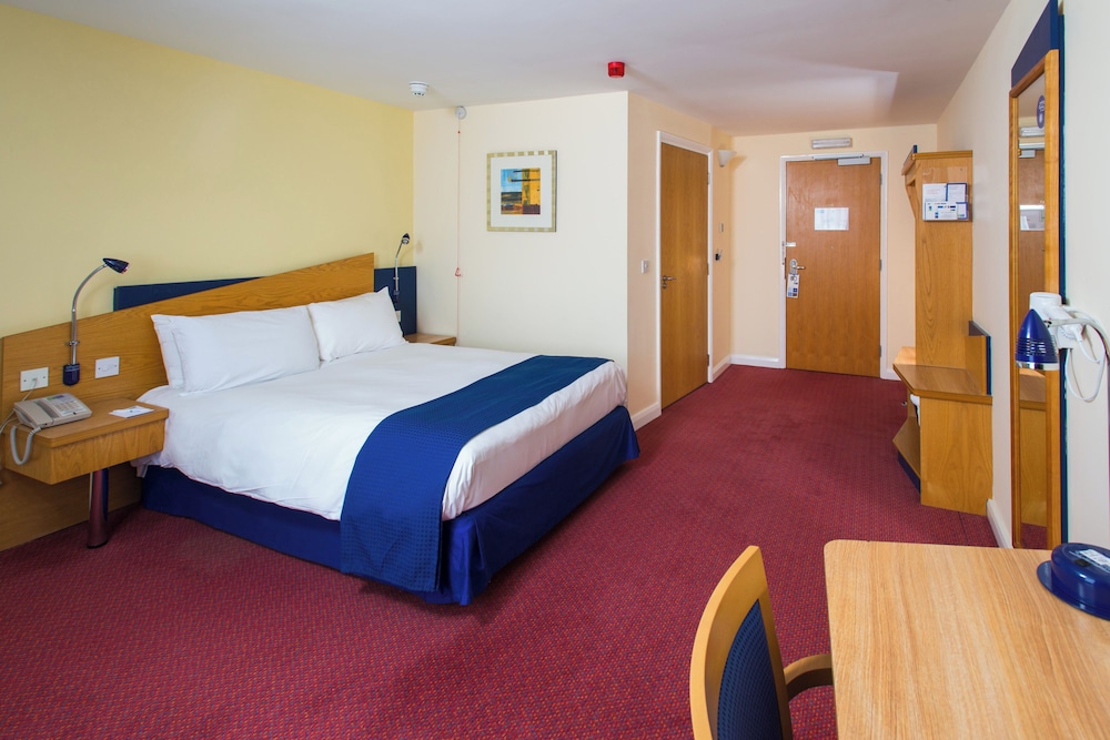 HOLIDAY INN EXPRESS BRADFORD CITY CENTRE 8/45