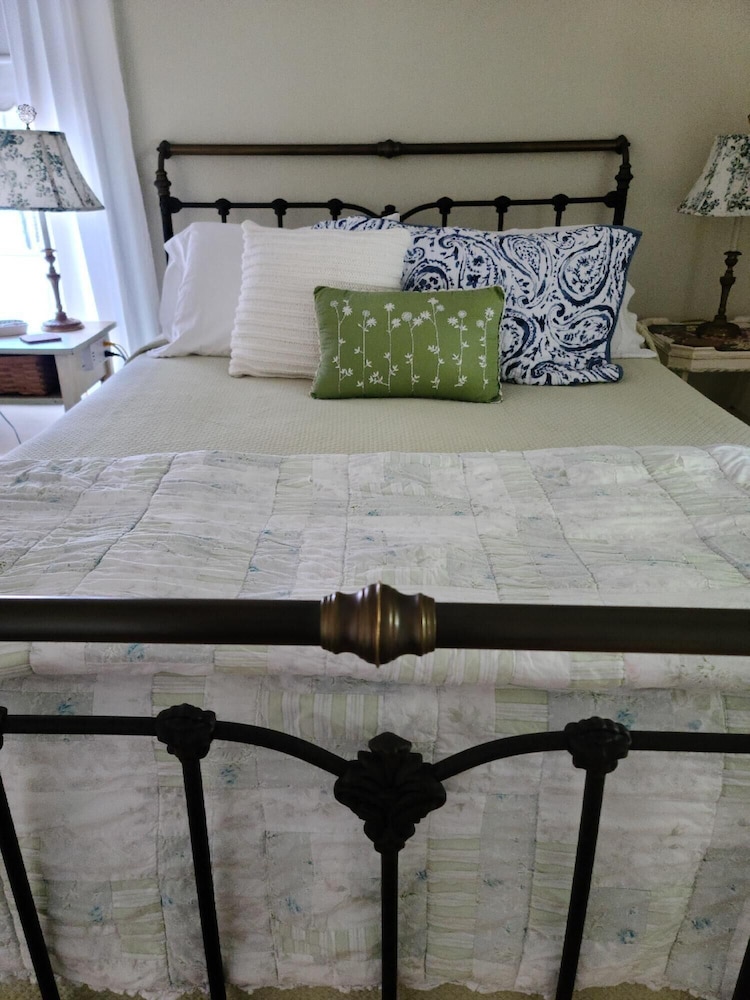 Benjamin F Packard House Bed and Breakfast 6/47