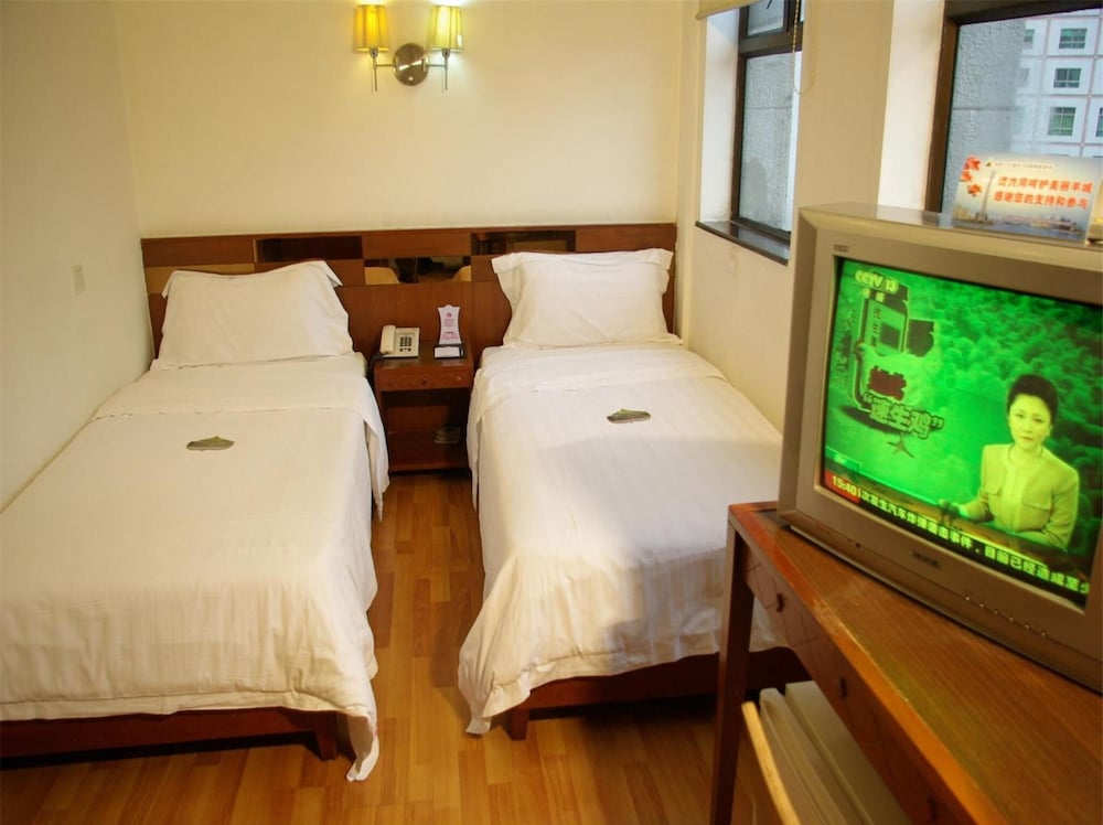 Aiqun Hotel 46/70