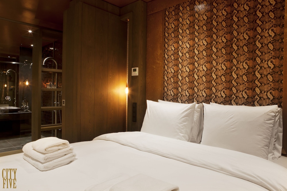 Manzos Suites 27/50